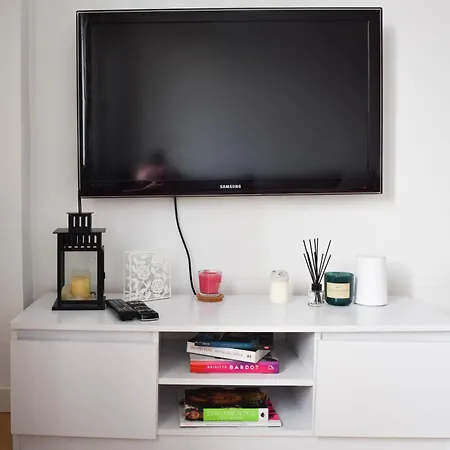 Quick Stop Near Station By Vaya