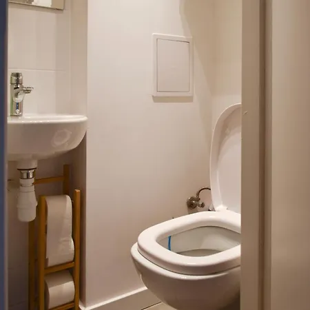 Quick Stop Near Station By Vaya Apartamento *