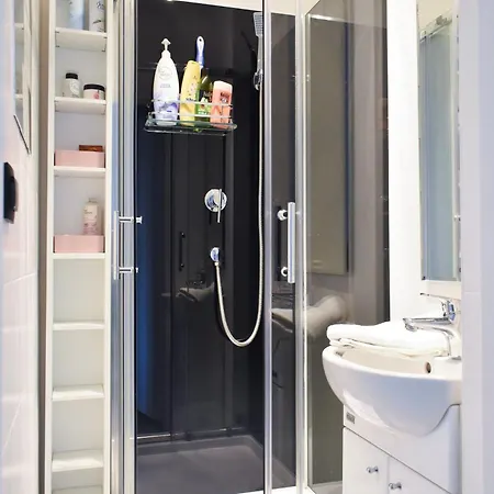 Quick Stop Near Station By Vaya Apartamento *