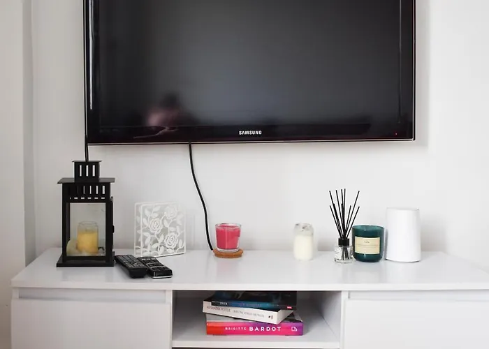 Quick Stop Near Station By Vaya