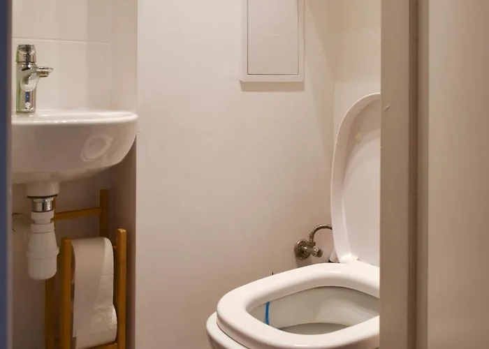 Quick Stop Near Station By Vaya شقة *