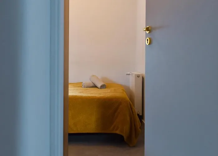 Quick Stop Near Station By Vaya * وارسو