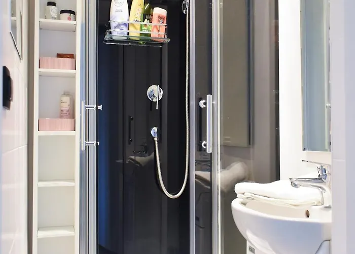 Quick Stop Near Station By Vaya Apartment *